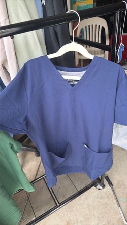 Fabletics scrubs  top women