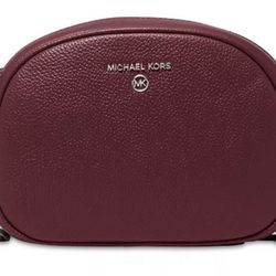 Michael Kors Jet Set Mini Camera Crossbody (color merlot)