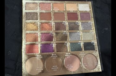 Huda Eyeshadow Palette 