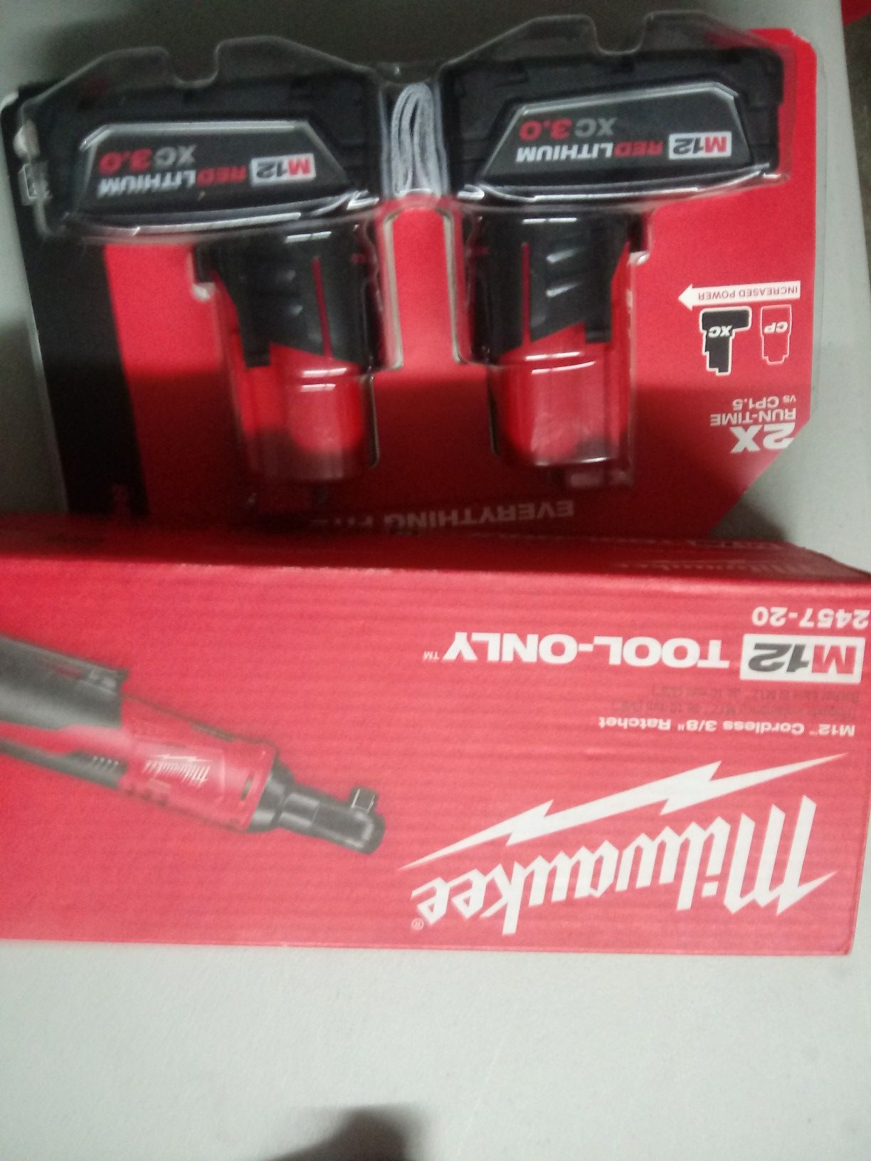 MILWAUKEE M12 3/8" RATCHET AND XC3.0 BATTERY