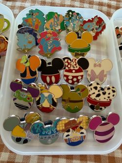 Disney pins