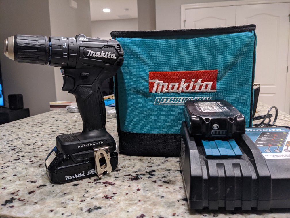 Makita subcompact hammer drill kit