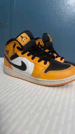 Air Jordan 1 Mid "Taxi"