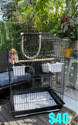 $40 Bird cage in great condition 27” x19”x14”have a tray,2 dish bowls,toys swing,Wooden perch