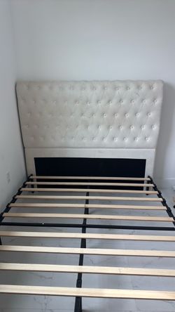 Queen size Tufted Upholstered Bed Frame with Headboard