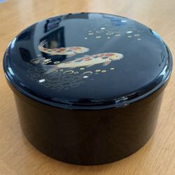 Yamanaka Lacquerware Round Box with Lid