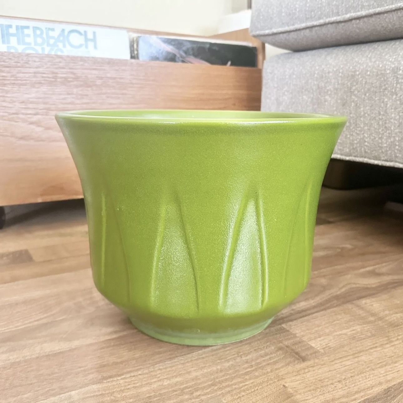 Gainey Ceramics Avocado Green Lotus B-12 Planter Pot | Mid Century CA Pottery 