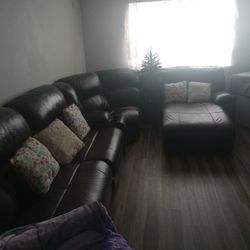 LARGE LEATHER SECTIONAL COUCH  WITH DAYBED/CHASE