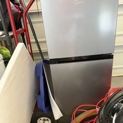 Midea Mini Fridge