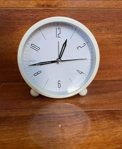 Silent Metal Table Alarm Clock with Night Light (Cream White)