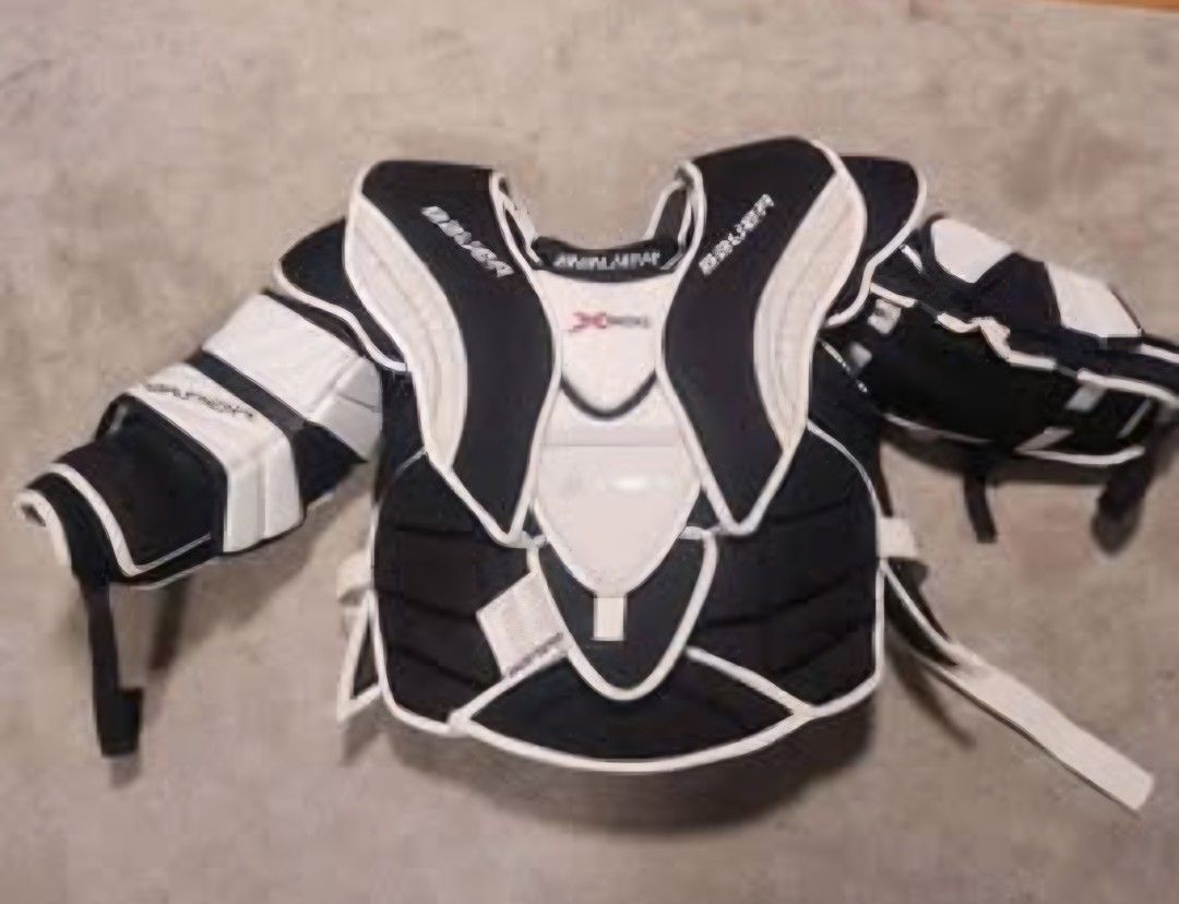 Bauer Viper x900 chest protector. Senior Large