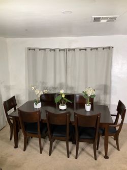 Contemporary Extendable Dining Table with 8 Chairs! * Comedor con Mesa de Extension y 8 Sillas