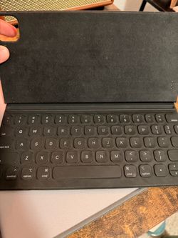⌨️ Apple Magic Keyboard for iPad Air — Black, Used Condition