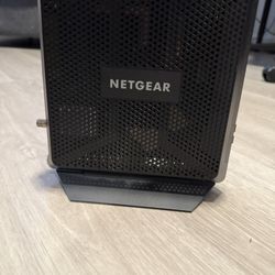 NETGEAR - Nighthawk AC1900 Router with DOCSIS 3.0 Cable Modem - Black