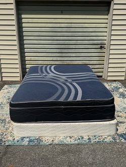 Queen Mattress W/ Boxspring (Delivery Available )