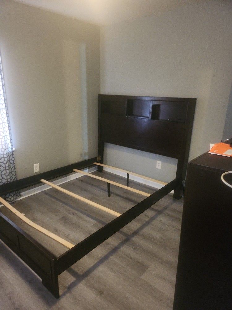Queen Size Bedroom Set