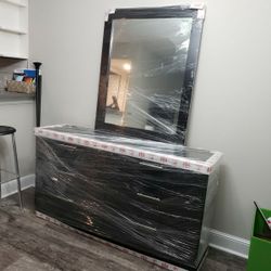 NEW 6 DRAWER DOUBLE DRESSER AND MIRROR 😊 AVAILABLE IN BLACK, WHITE OR GREY COLOR