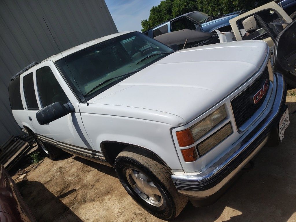 Part 1999 GMC Yukon V8