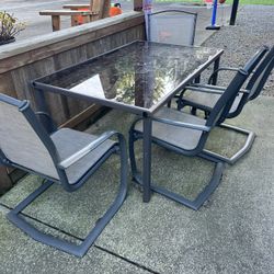 Outdoor Table And Chairs-FREE 