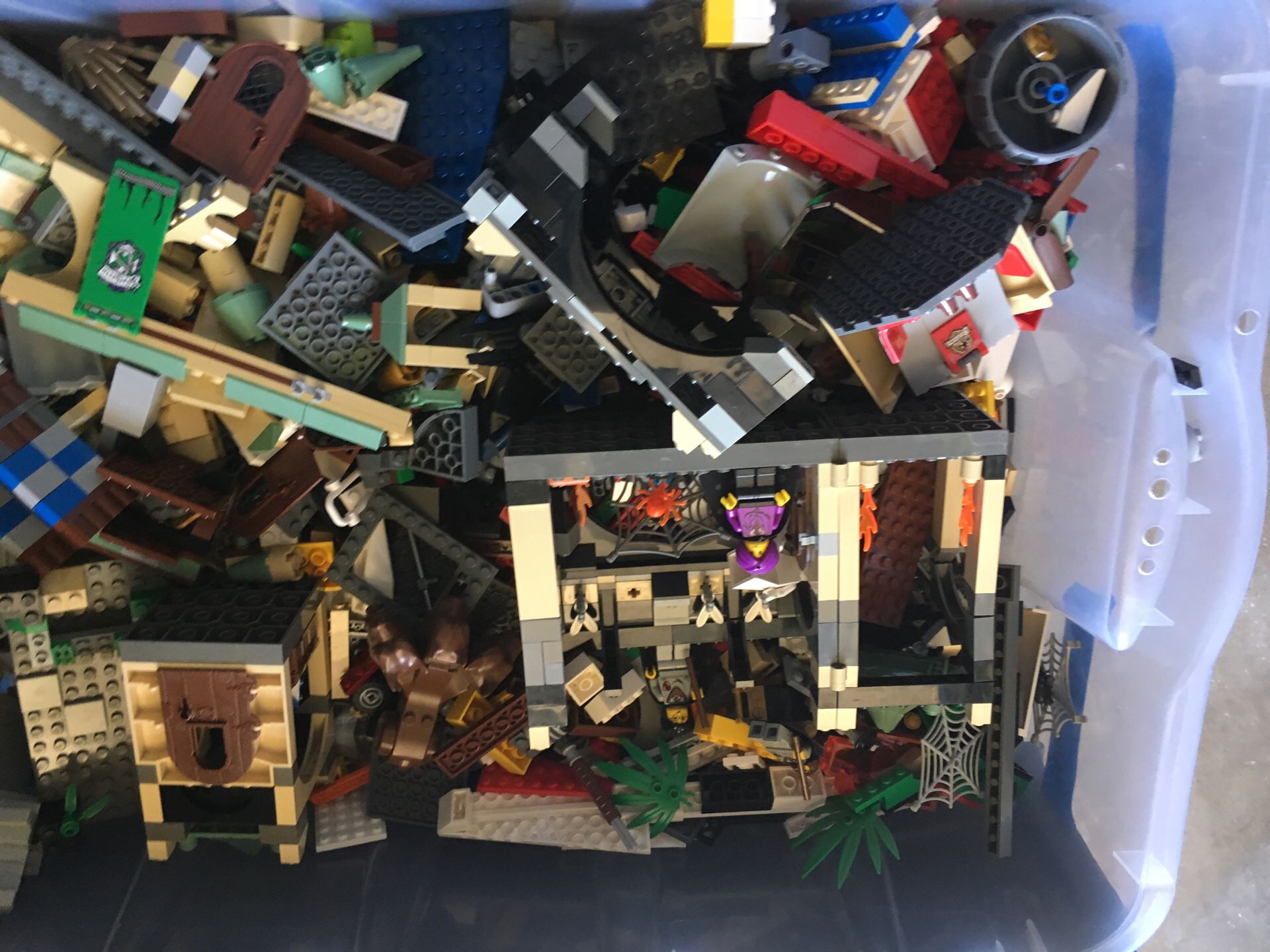 Lego Harry Potter Bin with minifigures. 25 pounds