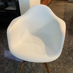 Eames Molded Plastic Armchair 