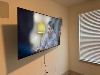65” SAMSUNG SMART TV + Wall Mount