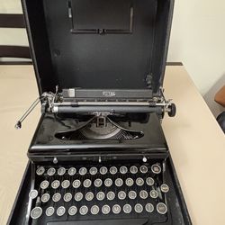 Vintage 1930's Royal Model O Portable Typewriter