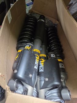 4th Gen Tacoma (24-current) Trailhunter Shocks & Skidplate