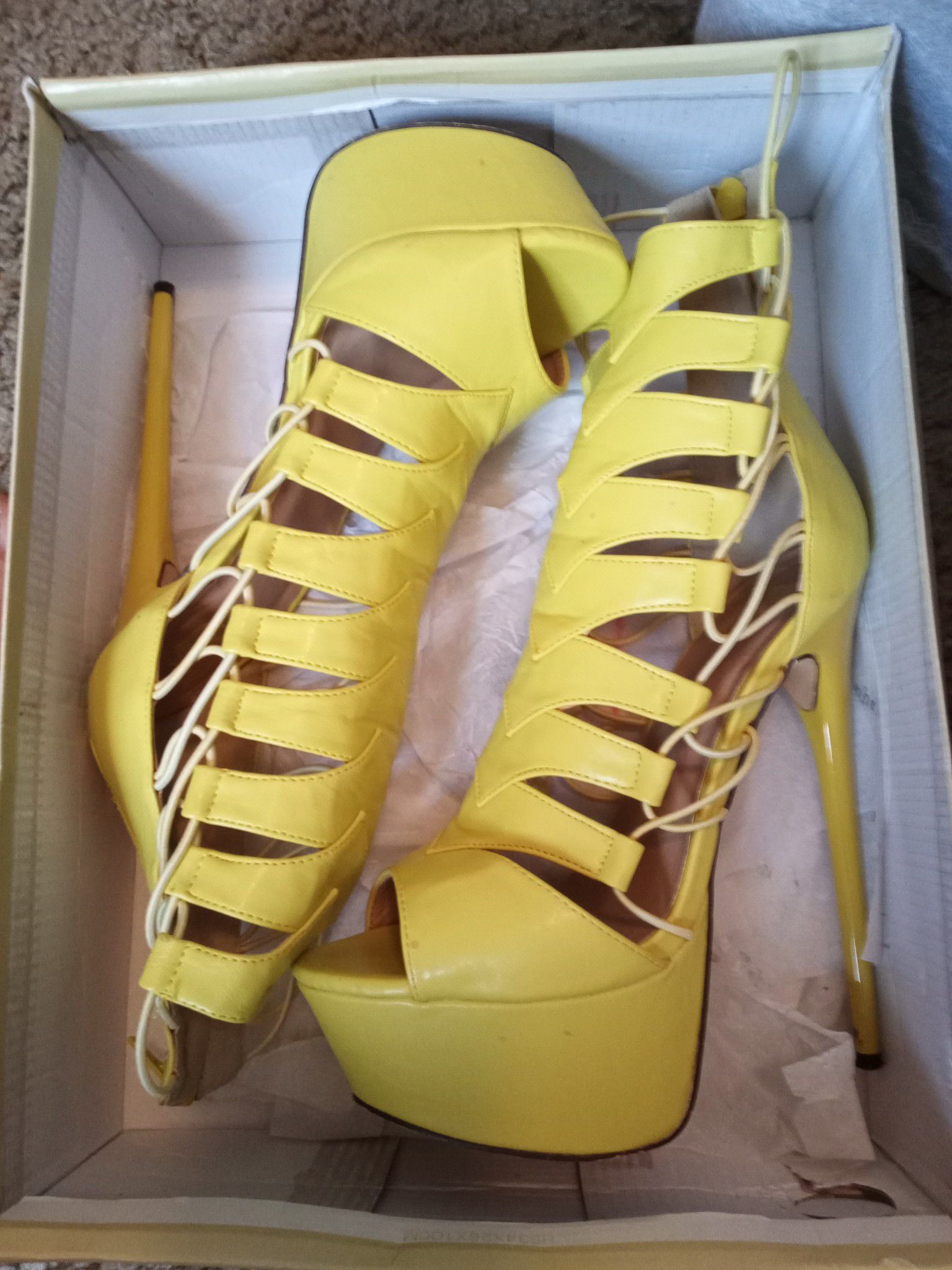 Yellow Heels size 7