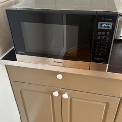 Panasonic microwave Like New   Stainless steel