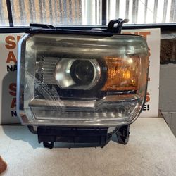 2014 Sierra 2500 Driver Headlight FOR PARTS ‼️2019