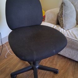 Office Chair Black, Good Use Condition. Lever For Chair Height And Back Knob To Adjust Lumbar Position, Has Rollers.