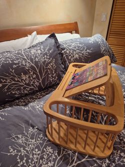 Bed table