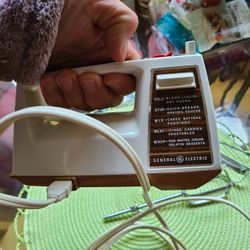 GE Deluxe 5 Speed Mixer Model M223522 Almond

