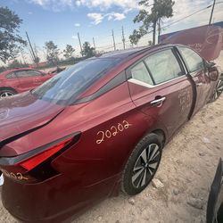 21” Nissan Altima For Parts\Para Partes! 