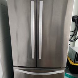 Like New Whirlpool
25.2 cu. ft. French Door Refrigerator in Fingerprint Resistant Stainless Steel with Internal Water Dispenser