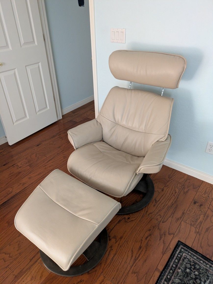 2 Leather Recliners With Ottomans