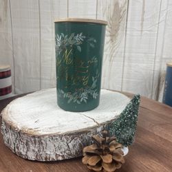 Green Holiday Merry Christmas Candle With Lid 18 Oz.
