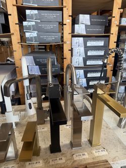 Kitchen faucet *SP245 Single handle faucet