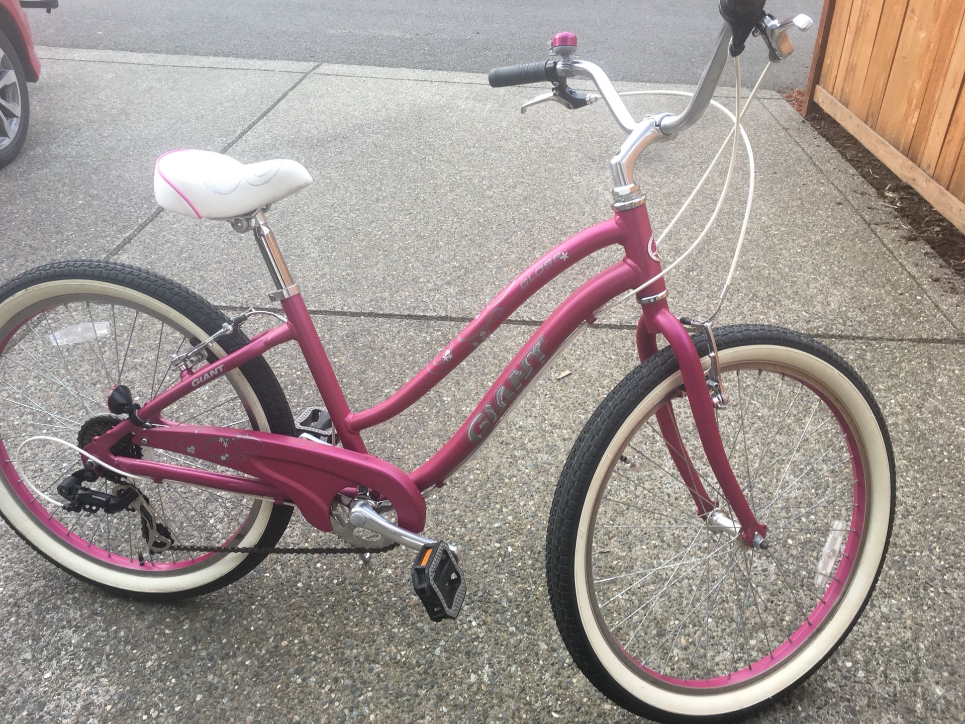 24 Giant Gloss Girls Bike Beach Cruiser for Sale in Sumner WA OfferUp