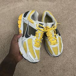 Nike Air Zoom Vomero 5 University Gold