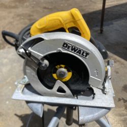 Dewalt Saw
