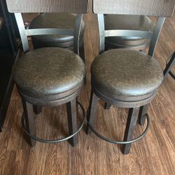 Bat Table And Chairs