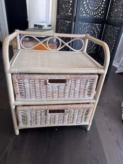 Wicker 2-drawer storage table