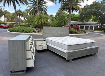 Wonderful Set King Size Solid Wood Gray and white Color Like New By Brazil Furniture