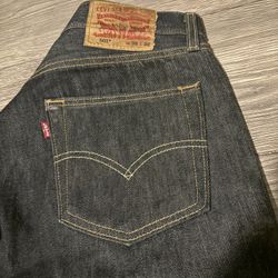 35$ Men’s Levis Jeans 
