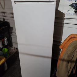 FRIGIDAIRE FREEZER 
