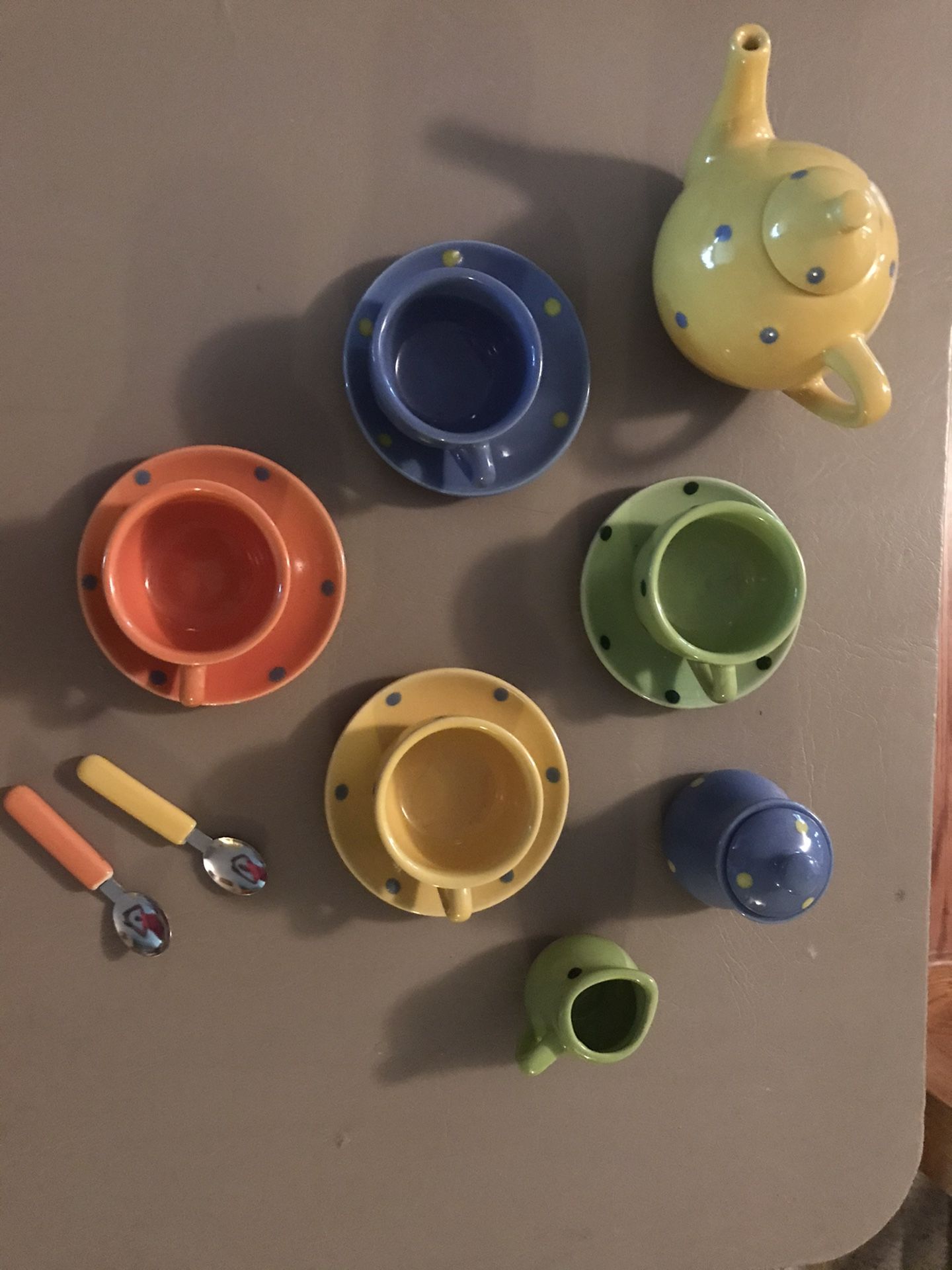 Children’s porcelain tea set