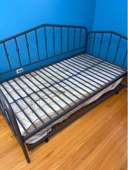 Metal Twin trundle bed