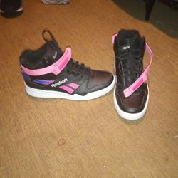 Woman's Reebok High Top Shoes 